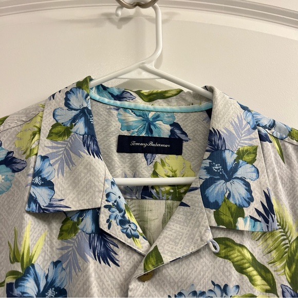 Tommy Bahama Mens 100 Silk Tropical Floral Short Sleeve Button Shirt Gray Sz XL - Picture 3 of 5